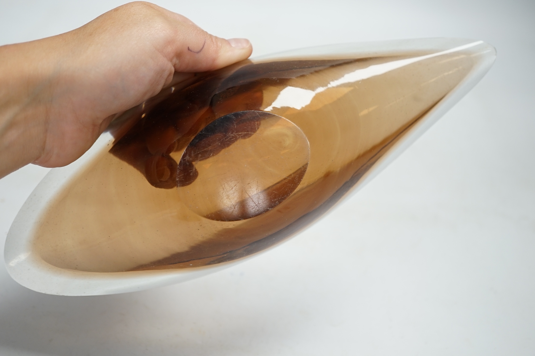 Kaj Franck for Nuutajarvi Notsjo, an art glass 'willow leaf' bowl, 26.5cm long. Condition - good